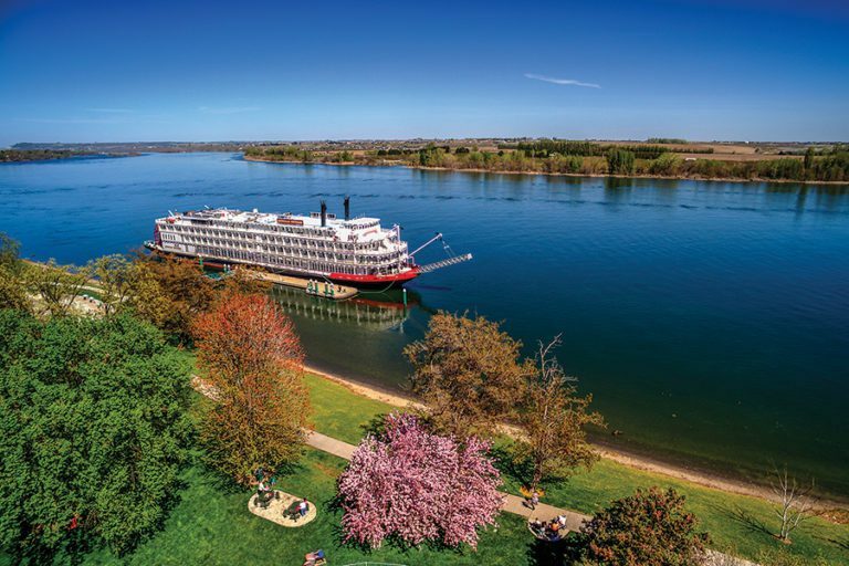 American Empress paddlewheeler stops at Howard Amon Park in Richland.