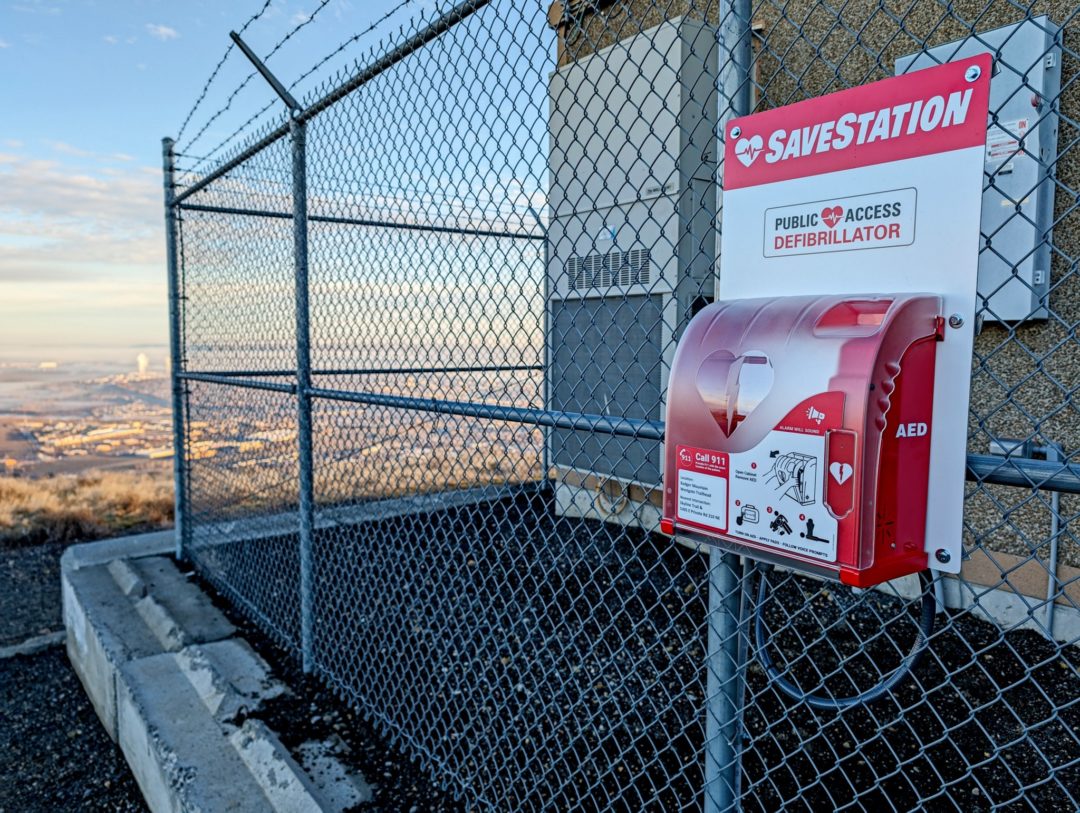 New AED station on top of Badger Mountain