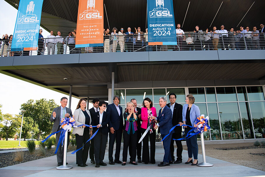 PNNL GSL Ribbon Cutting web.jpg